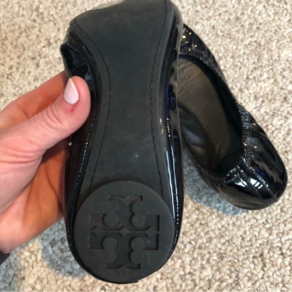 Tory Burch Eddie Bow Logo Black Patent Flats - Picture 4 of 4